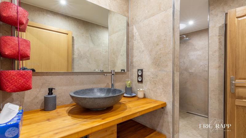 Villa - 247 m² - 6 pièces