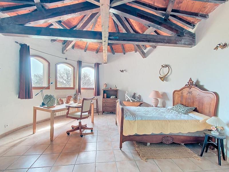 Maison - 210 m² - 6 pièces