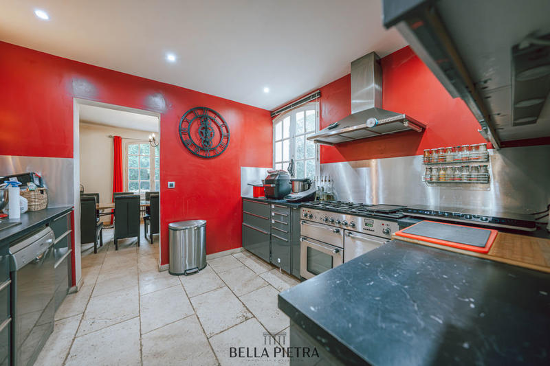 Maison - 351 m² - 15 pièces