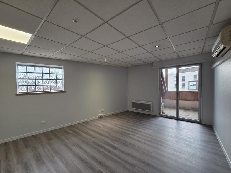 Local d'activités - 102 m² - 4 pièces