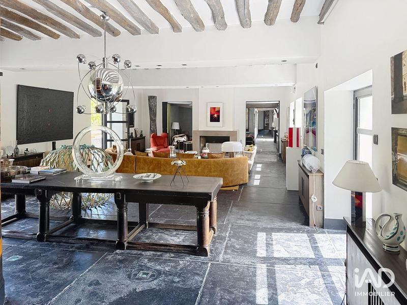 Maison - 1 044 m² - 15 pièces