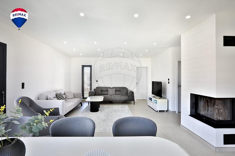 Maison - 148 m² - 5 pièces