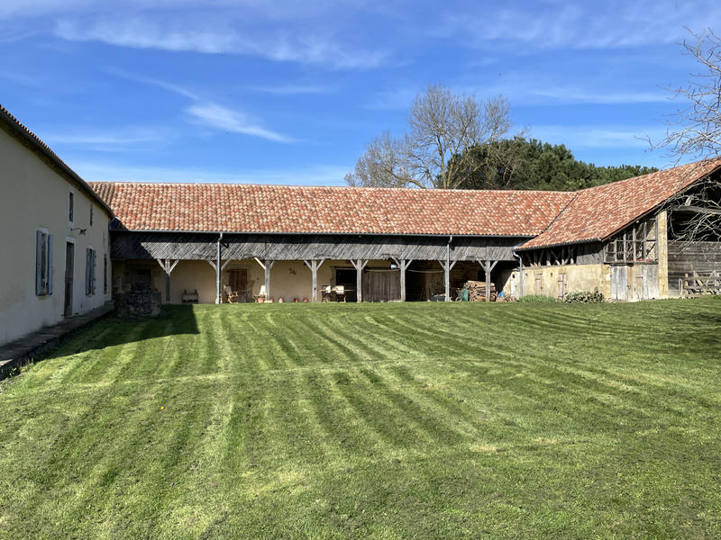 Maison - 284 m² - 9 pièces