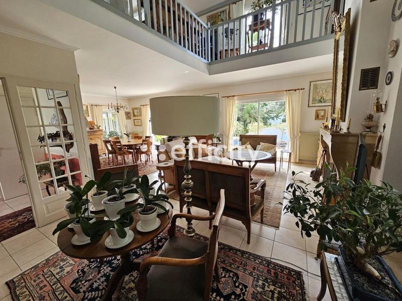 Maison - 196 m² - 7 pièces