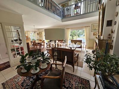 Maison - 196 m² - 7 pièces