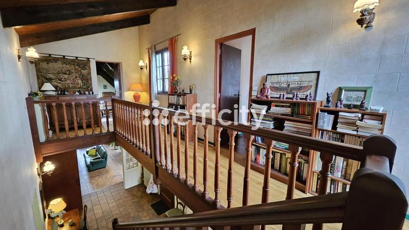 Maison - 233 m² - 8 pièces