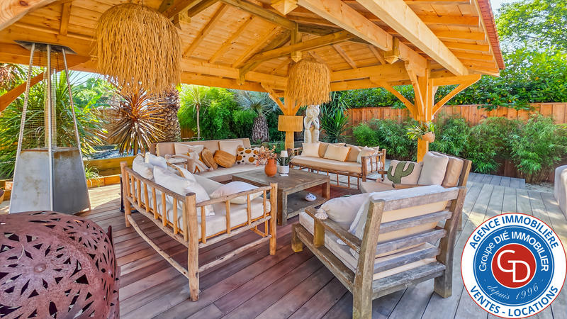 Maison - 250 m² - 6 pièces