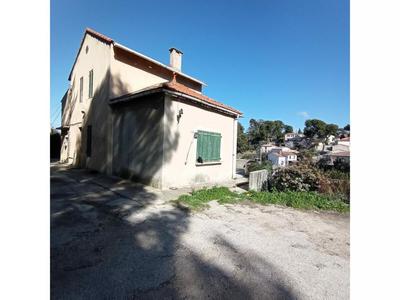 Propriété - 230 m² - 6 pièces