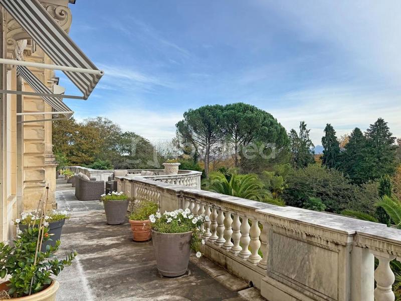 Appartement - 300 m² - 8 pièces