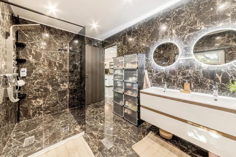 Maison - 190 m² - 10 pièces