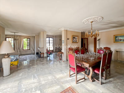 Maison - 250 m² - 5 pièces