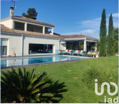 Maison - 250 m² - 8 pièces