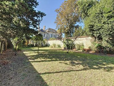 Maison - 241 m² - 12 pièces