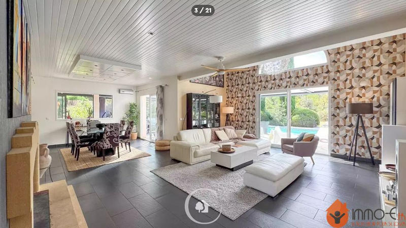 Maison - 315 m² - 9 pièces