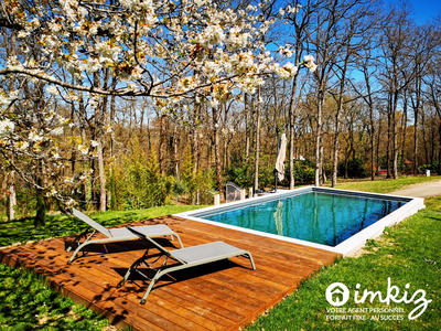 Maison - 260 m² - 9 pièces