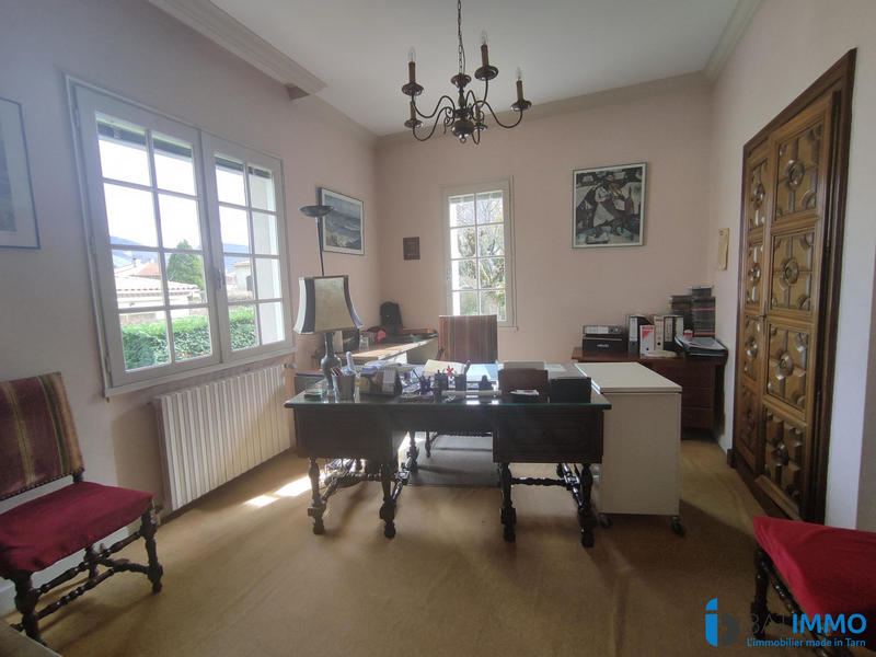 Maison traditionnelle - 195 m² - 10 pièces