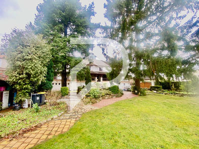 Maison - 330 m² - 10 pièces