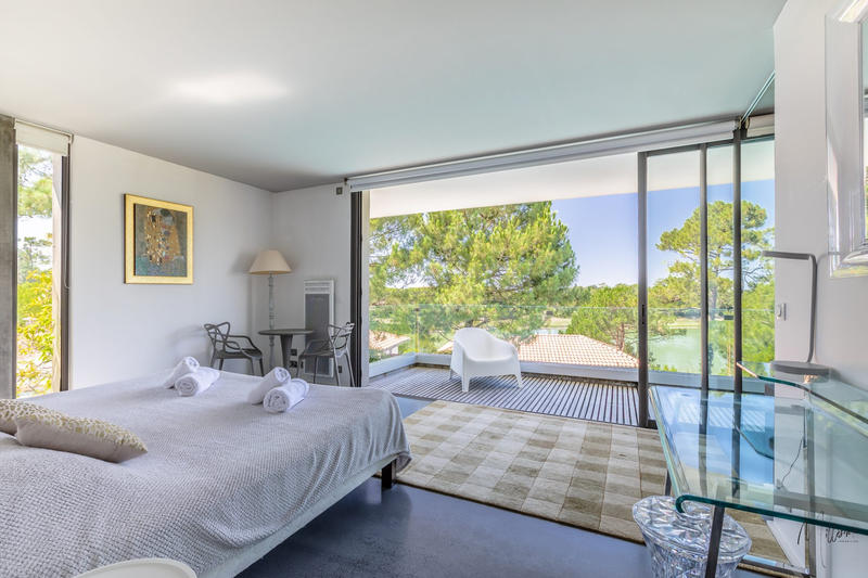 Maison contemporaine - 332 m² - 8 pièces