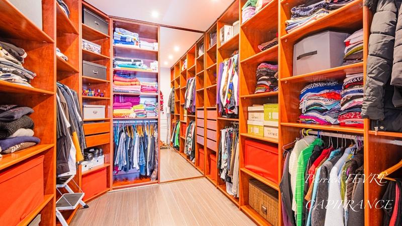 Maison - 237 m² - 8 pièces