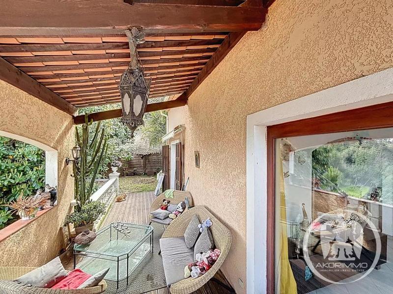 Villa - 300 m² - 8 pièces