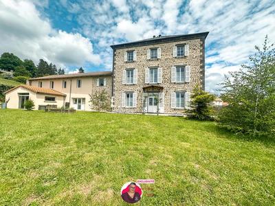 Maison - 868 m² - 23 pièces