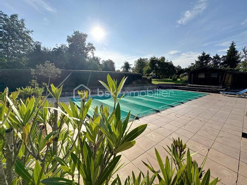 Propriété - 290 m² - 10 pièces