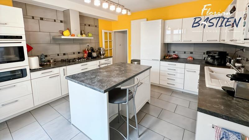 Maison - 208 m² - 7 pièces