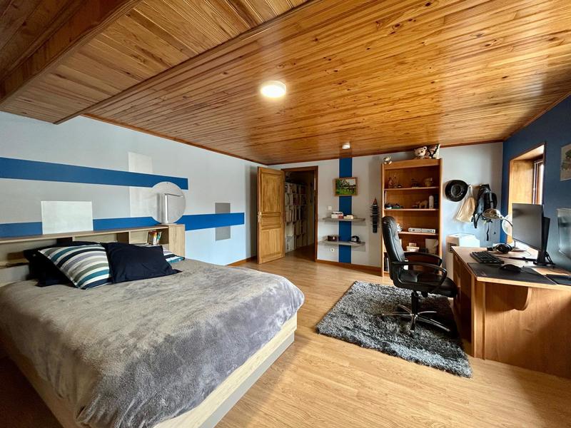 Maison - 323 m² - 6 pièces