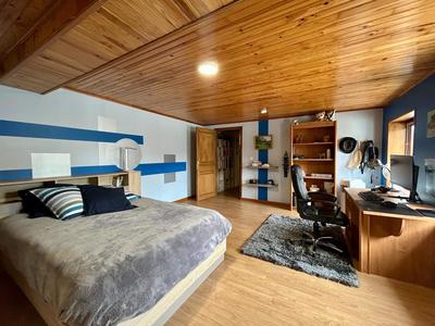 Maison - 323 m² - 6 pièces