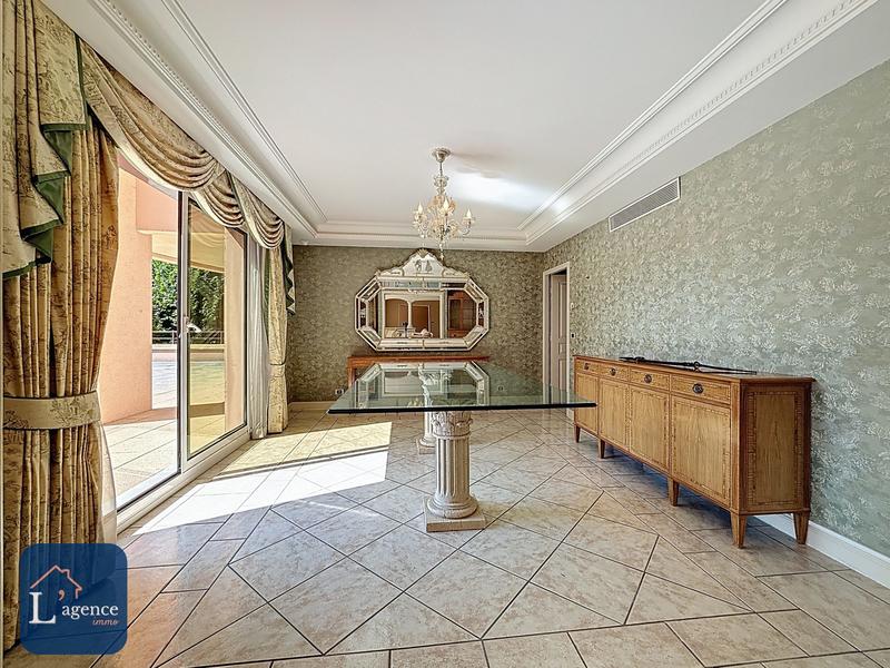 Appartement - 349 m² - 6 pièces