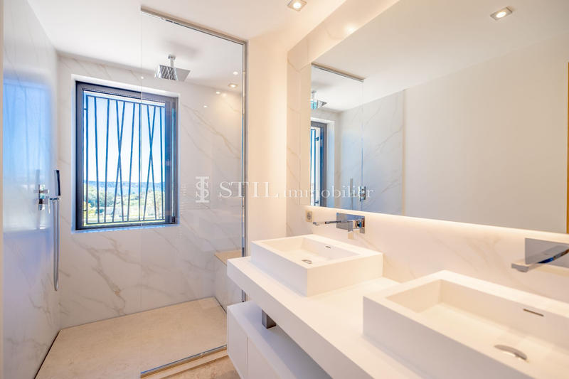 Villa - 370 m² - 6 pièces