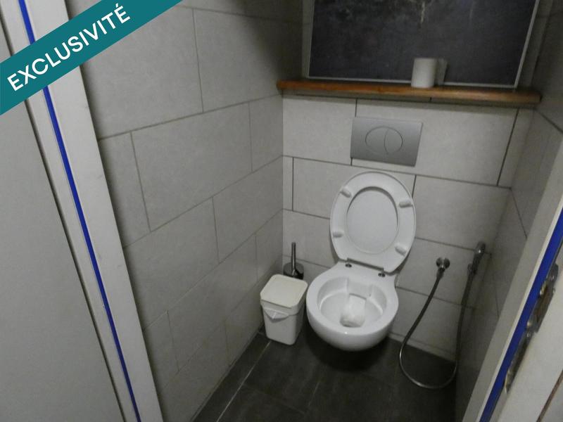 Local commercial - 2 200 m² - 8 pièces