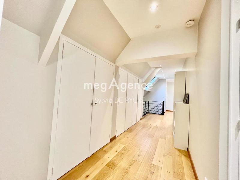 Maison - 202 m² - 7 pièces