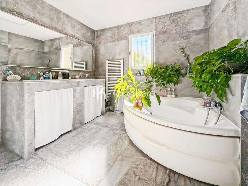 Maison - 140 m² - 5 pièces