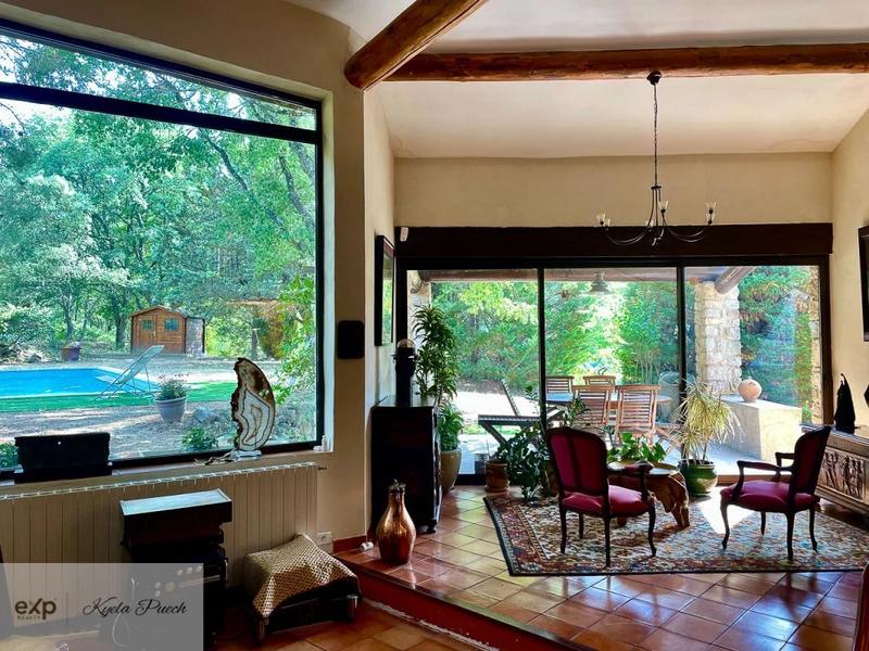 Propriété - 259 m² - 7 pièces