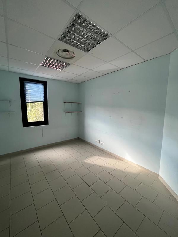 Local d'activités - 90 m² - 5 pièces