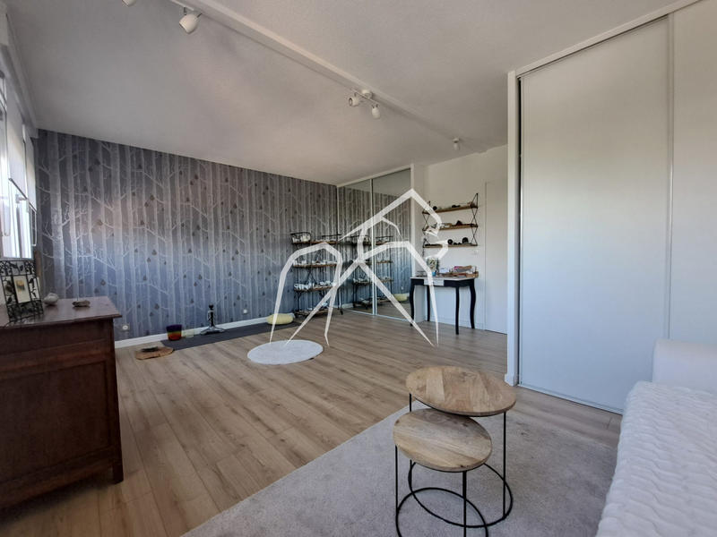 Appartement - 100 m² - 4 pièces