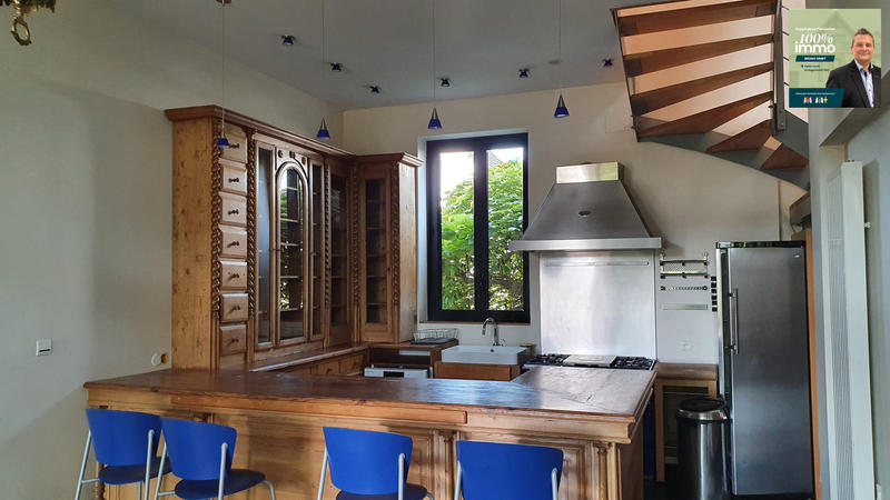 Maison - 256 m² - 8 pièces