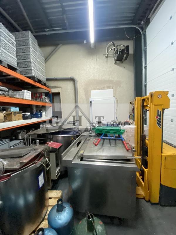 Entrepôt - 1 100 m²