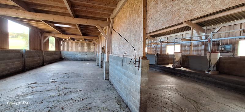 Maison - 460 m² - 2 pièces