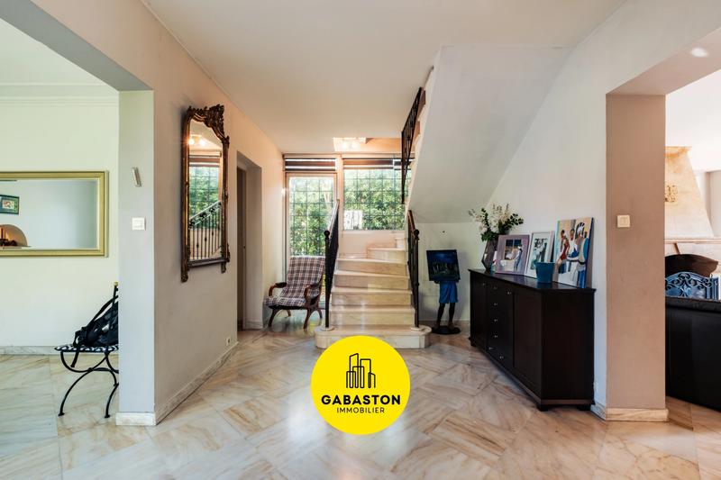 Maison - 255 m² - 6 pièces