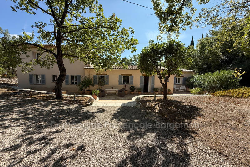 Maison - 260 m² - 9 pièces