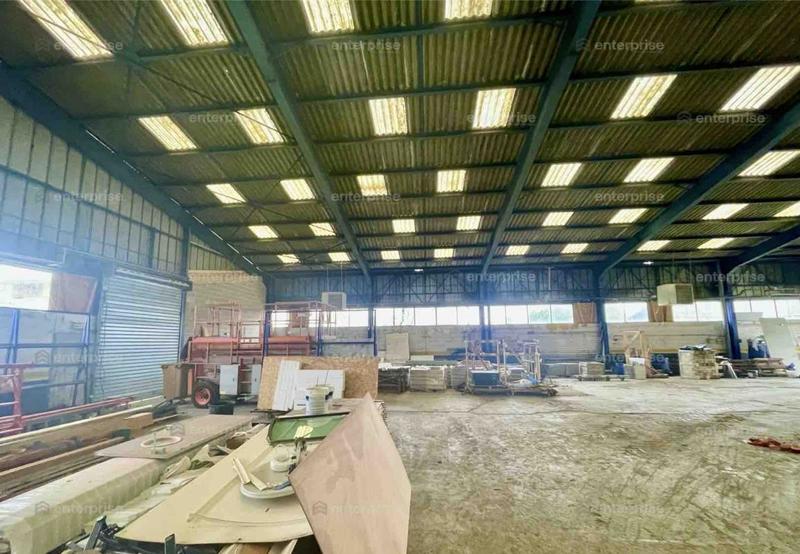 Local commercial - 1 350 m²