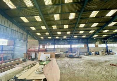 Local commercial - 1 350 m²