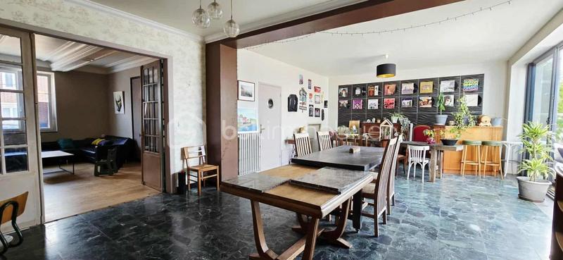 Maison - 285 m² - 9 pièces