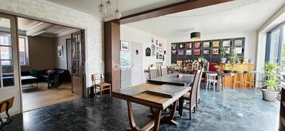 Maison - 285 m² - 9 pièces