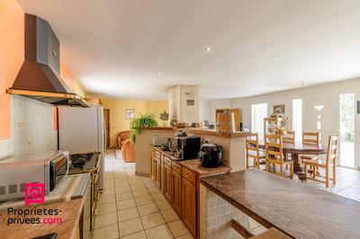 Maison - 250 m² - 8 pièces