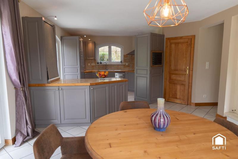 Maison - 186 m² - 6 pièces