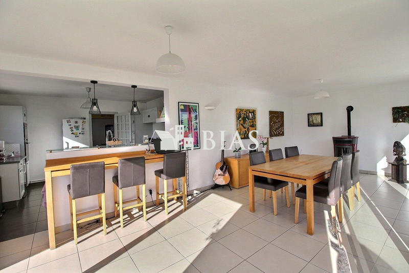 Maison traditionnelle - 187 m² - 7 pièces