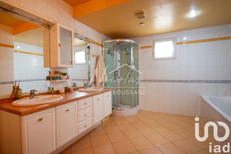 Maison - 212 m² - 8 pièces